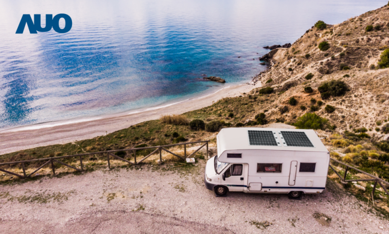 「可撓輕量化太陽光電板SunCurva」使用輕量特殊耐候型複合板取代傳統太陽能板的玻璃前板，不僅降低70%重量，每米平方僅3Kg；具有抗衝擊性能及通過電磁相容性測試，可應用於交通運輸工具，如露營車、遊艇等